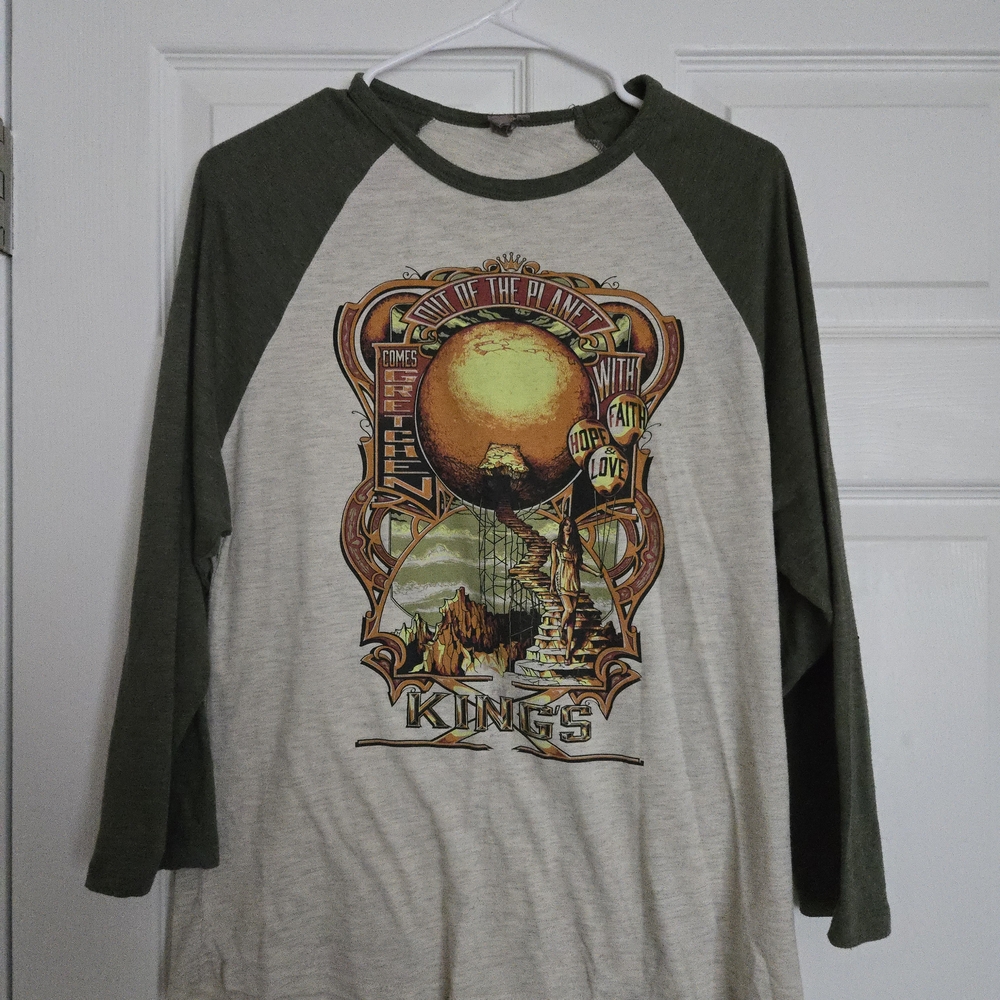 Graphic Raglan Tee with Earth Design